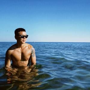 Meet your Posher, Derek